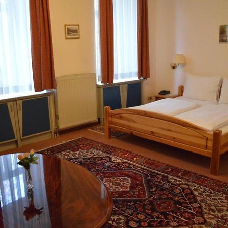 Hotel Pension Walzerstadt Вена Экстерьер фото