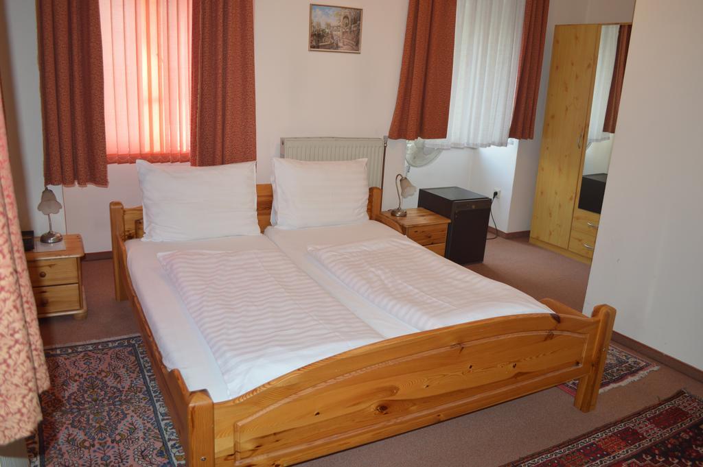 Hotel Pension Walzerstadt Вена Номер фото