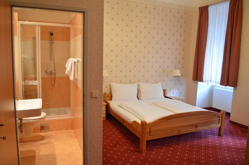 Hotel Pension Walzerstadt Вена Номер фото