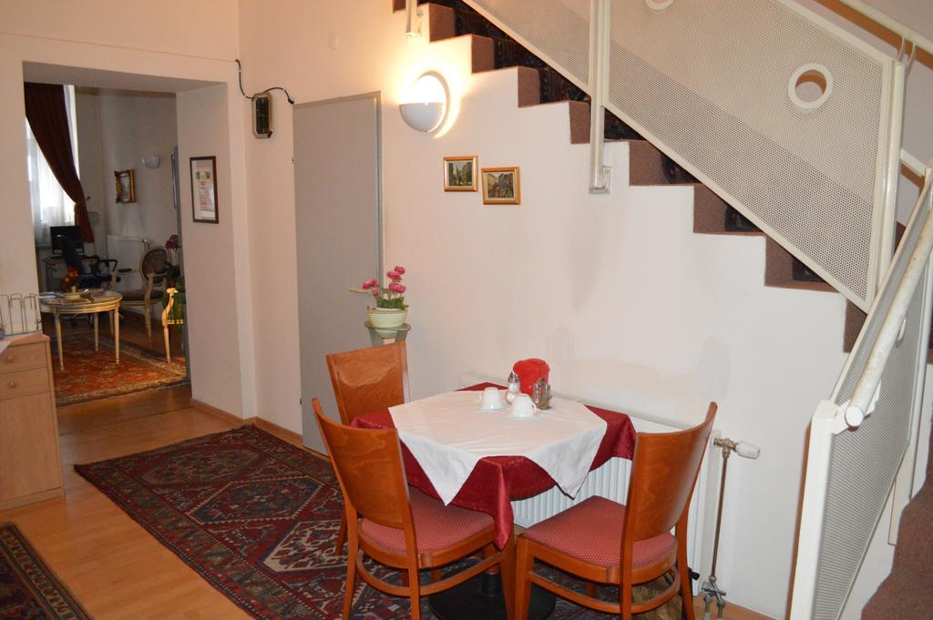 Hotel Pension Walzerstadt Вена Экстерьер фото