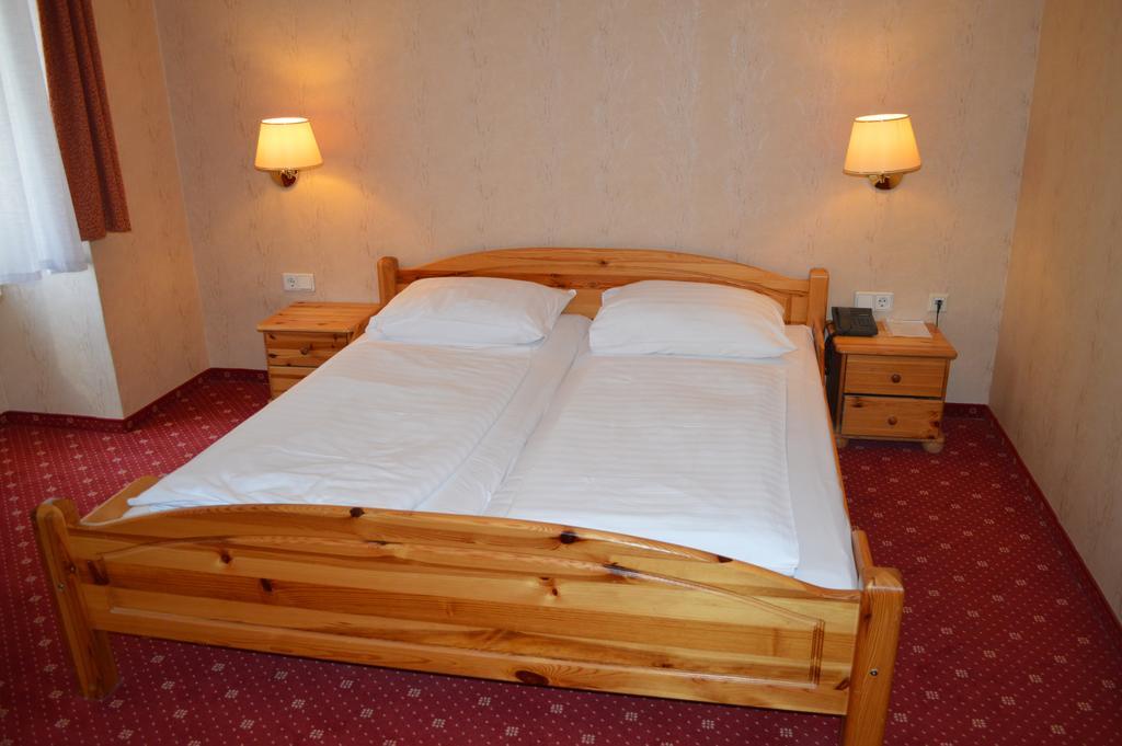 Hotel Pension Walzerstadt Вена Экстерьер фото