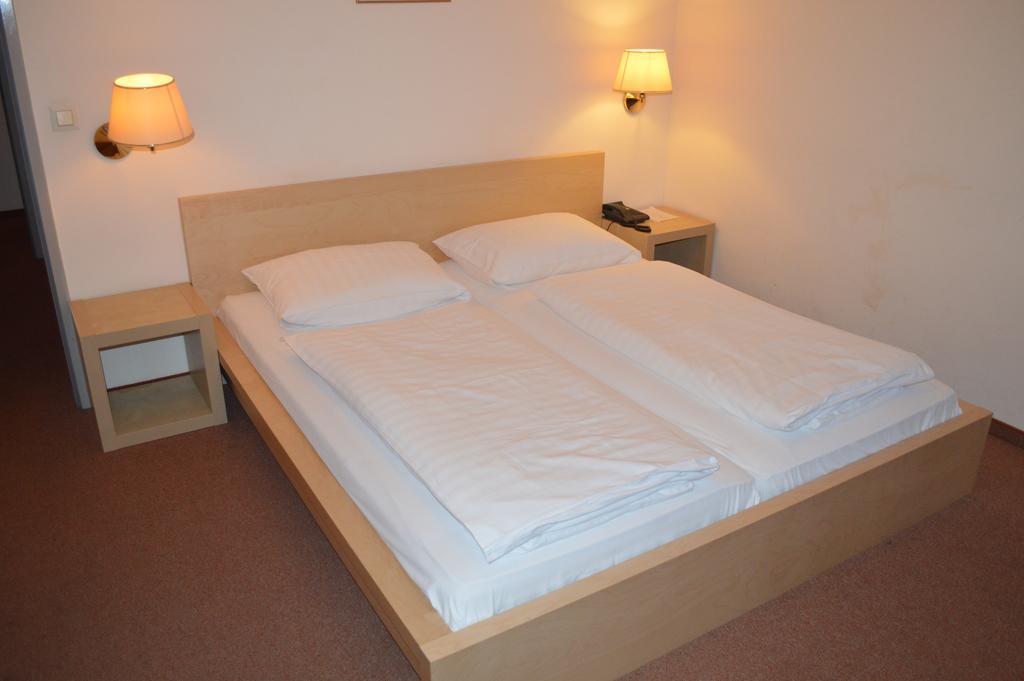 Hotel Pension Walzerstadt Вена Номер фото