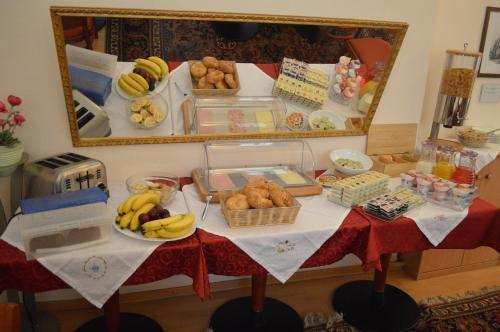 Hotel Pension Walzerstadt Вена Экстерьер фото