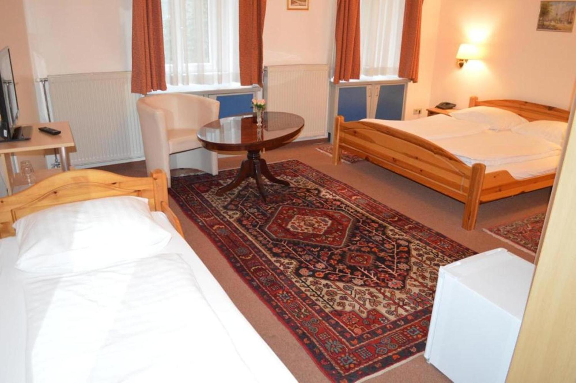 Hotel Pension Walzerstadt Вена Экстерьер фото