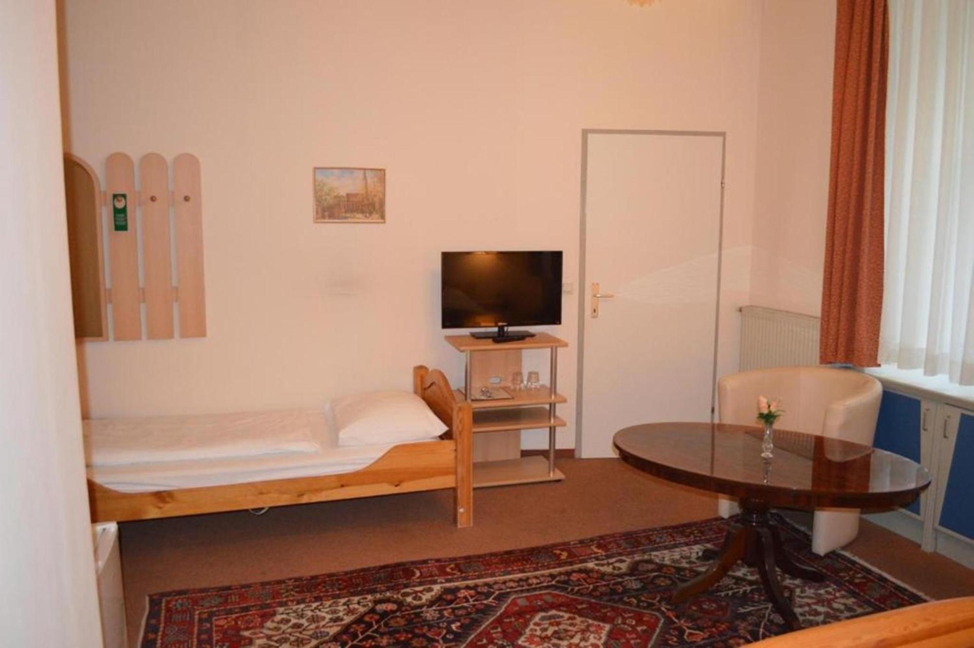 Hotel Pension Walzerstadt Вена Номер фото